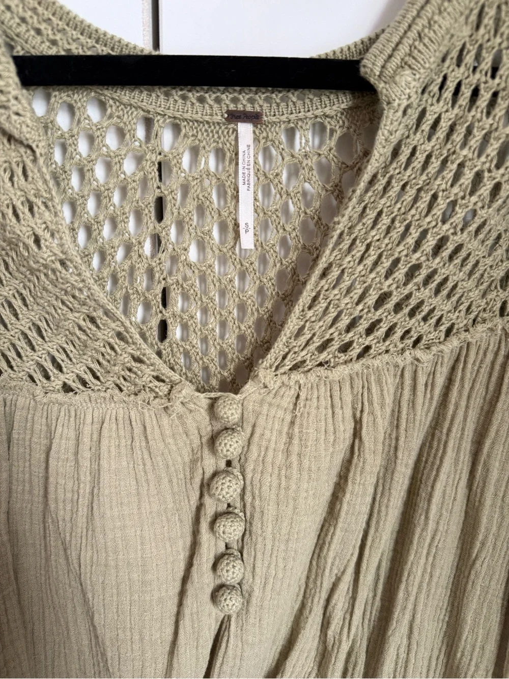 Free People Women’s Lightweight Crochet-Yoke Blouse in Olive Green. Size S. Euc.